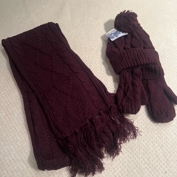 PLUM COLOR HAT, SCARF & MITTENS - Picture 2 of 3